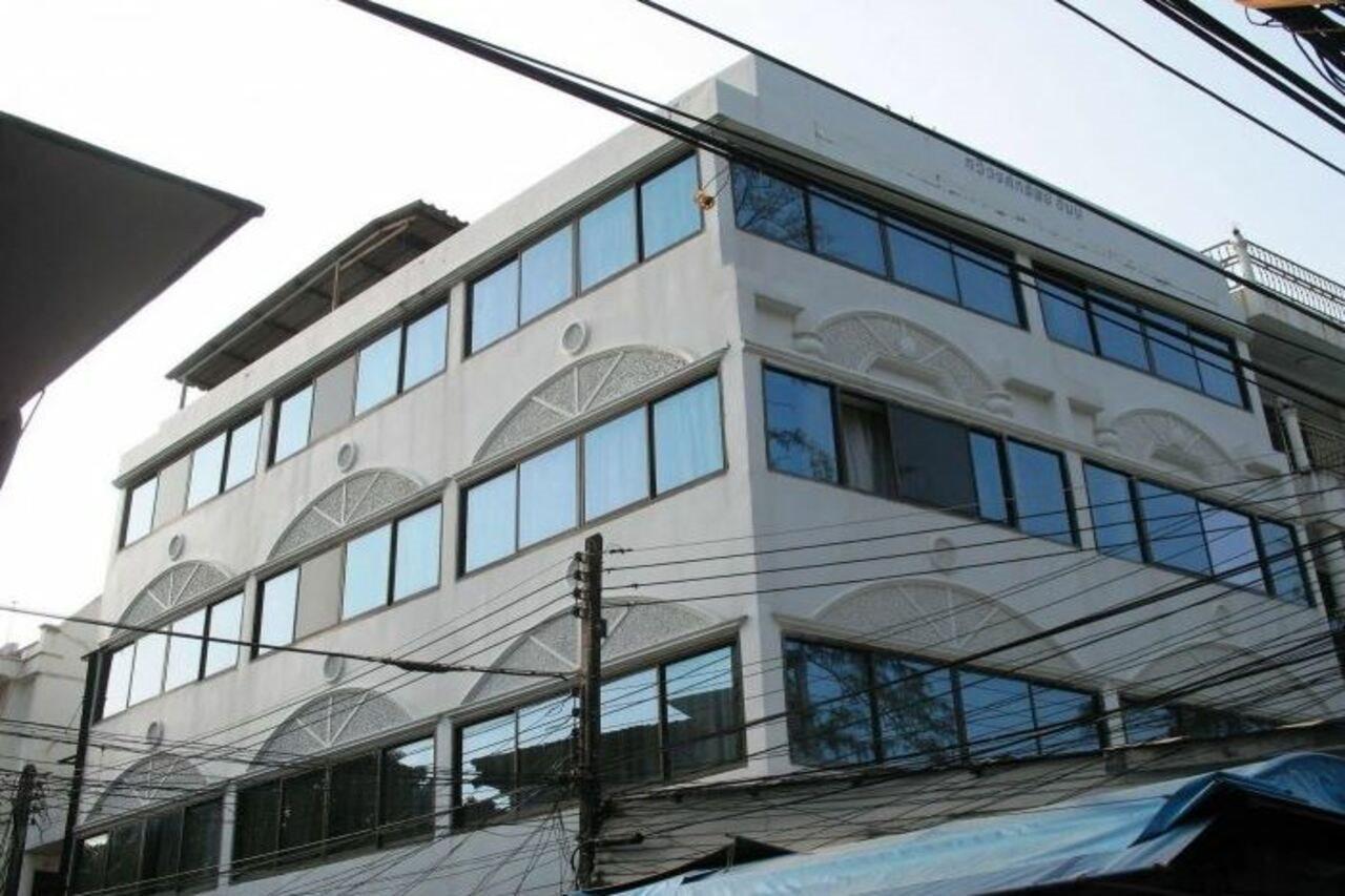 Patong Beach Bed And Breakfast Exterior photo