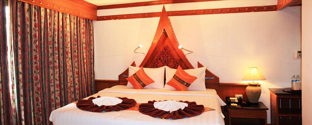 Patong Beach Bed And Breakfast Exterior photo